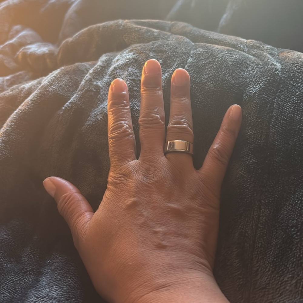 📲💍 Orginial Oura smart ring. Size 7, no scratches & runs small. No charger 🔌